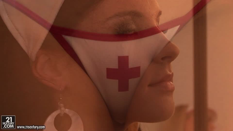 Backstage with Sophie Moone and Bettina Dicapri